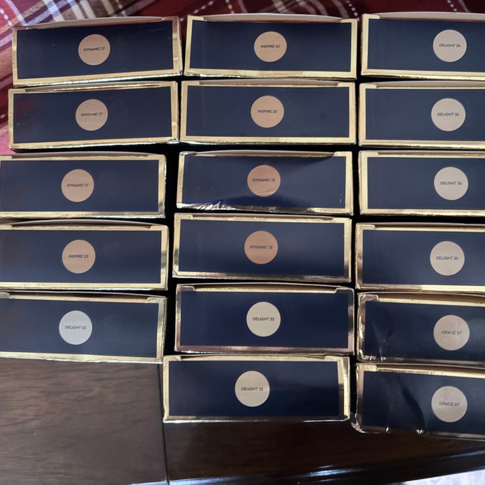 RELEVANT Rele-Blur Powder Foundation